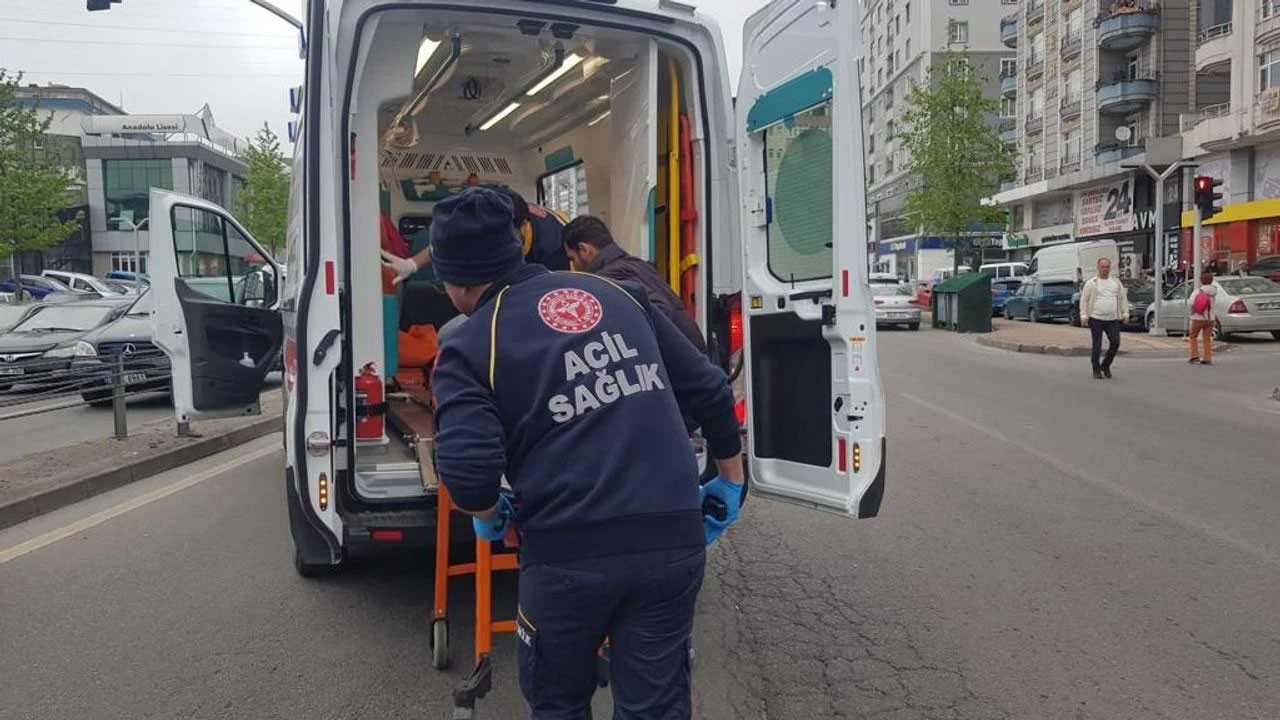 Sincan’da otomobil yayaya çarptı