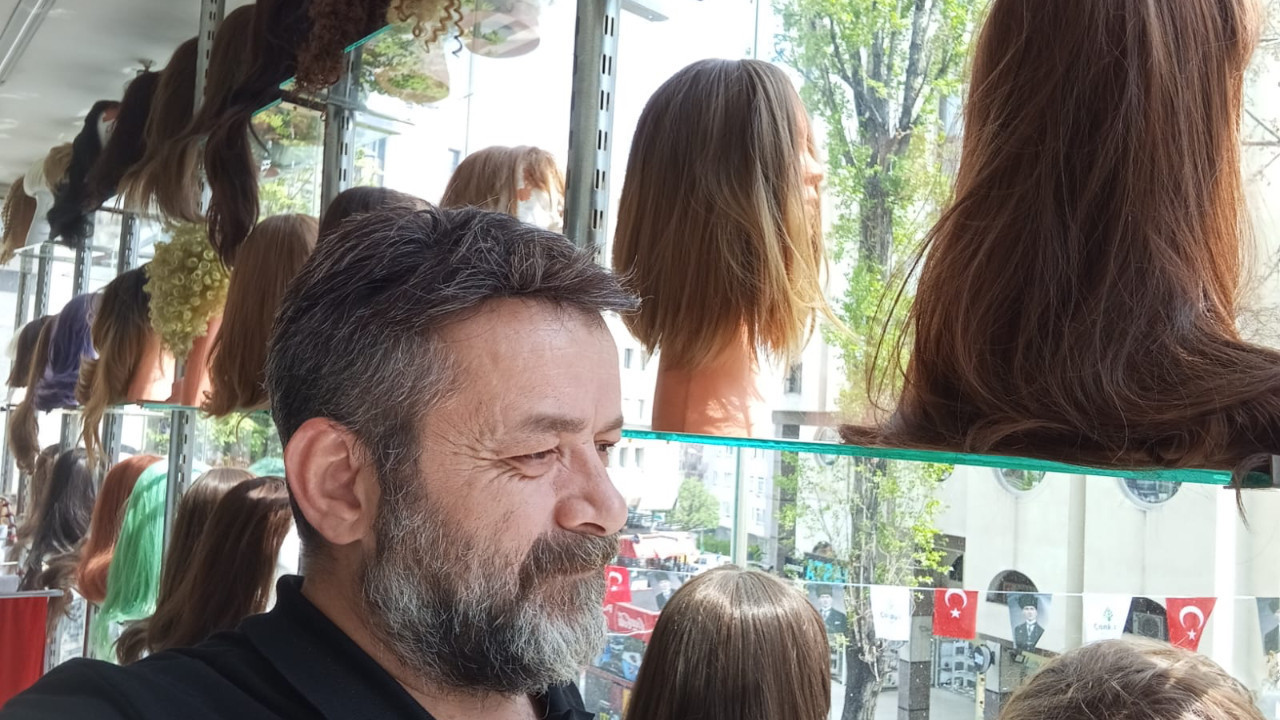 Kanser hastası kadınlar için Ankara'da perukla yüzleri güldürüyor!