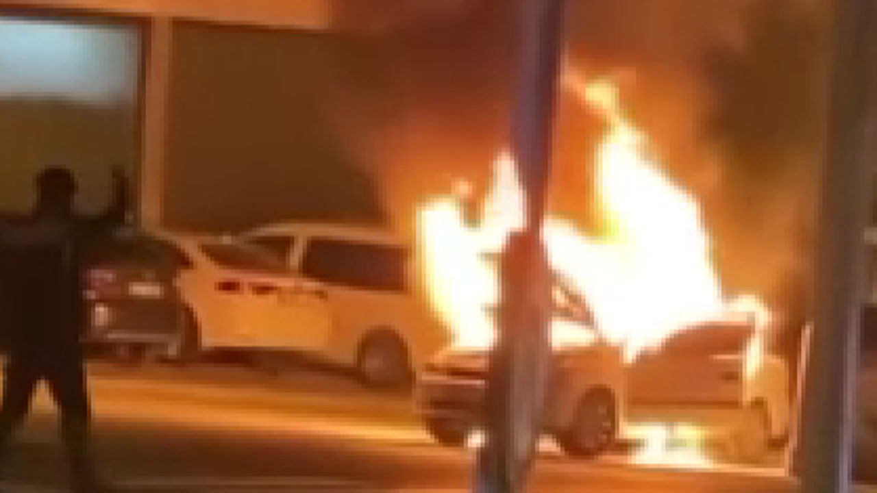 Polatlı'da seyir halindeki otomobil alev aldı! 3 kişi son anda kurtuldu!