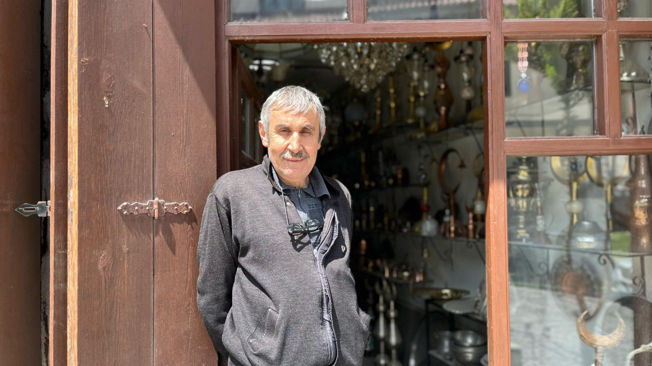 Ankara'daki 46 yıllık Bakır Ustası Zekai Canbaz dert yandı: El sanatları dünyada değer kazanırken, bizde unutuluyor