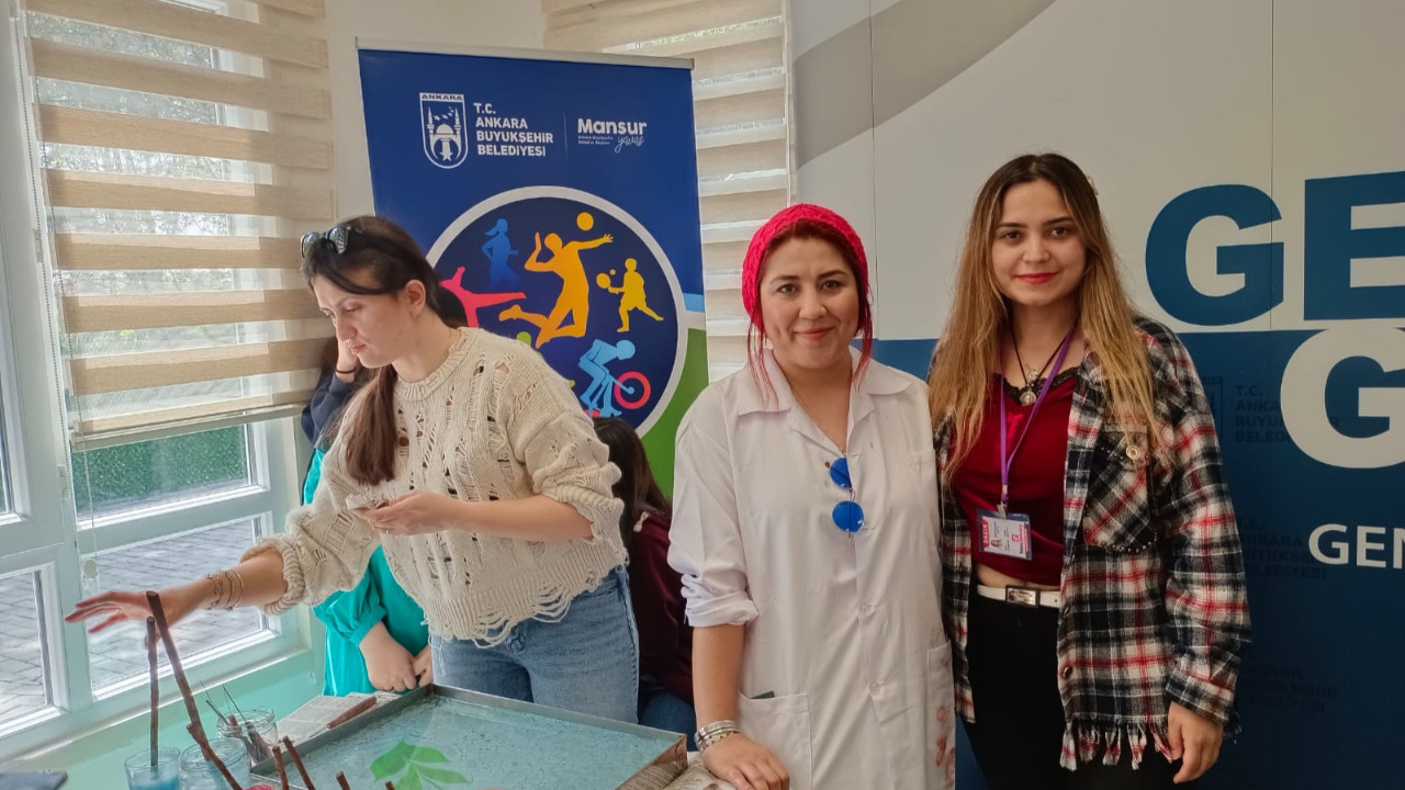 Ankara'da "İki Kuşak ile Ebru Atölyesi" etkinliği düzenlendi