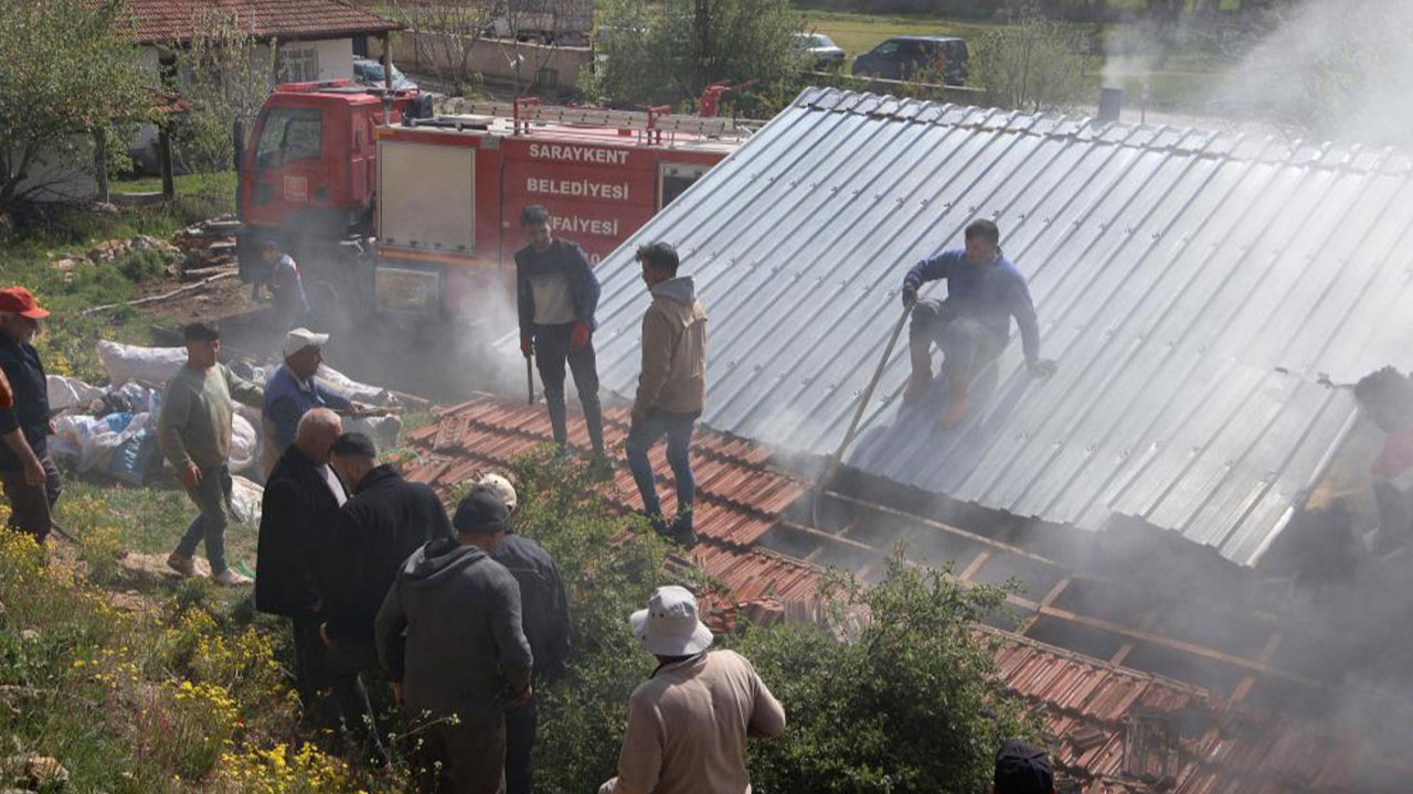 Ahırda çıkan yangın panik yarattı