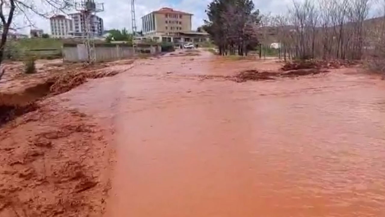 Kırıkkale’de sağanak hayatı felç etti: Dereler taştı, ev ve iş yerlerini su bastı!