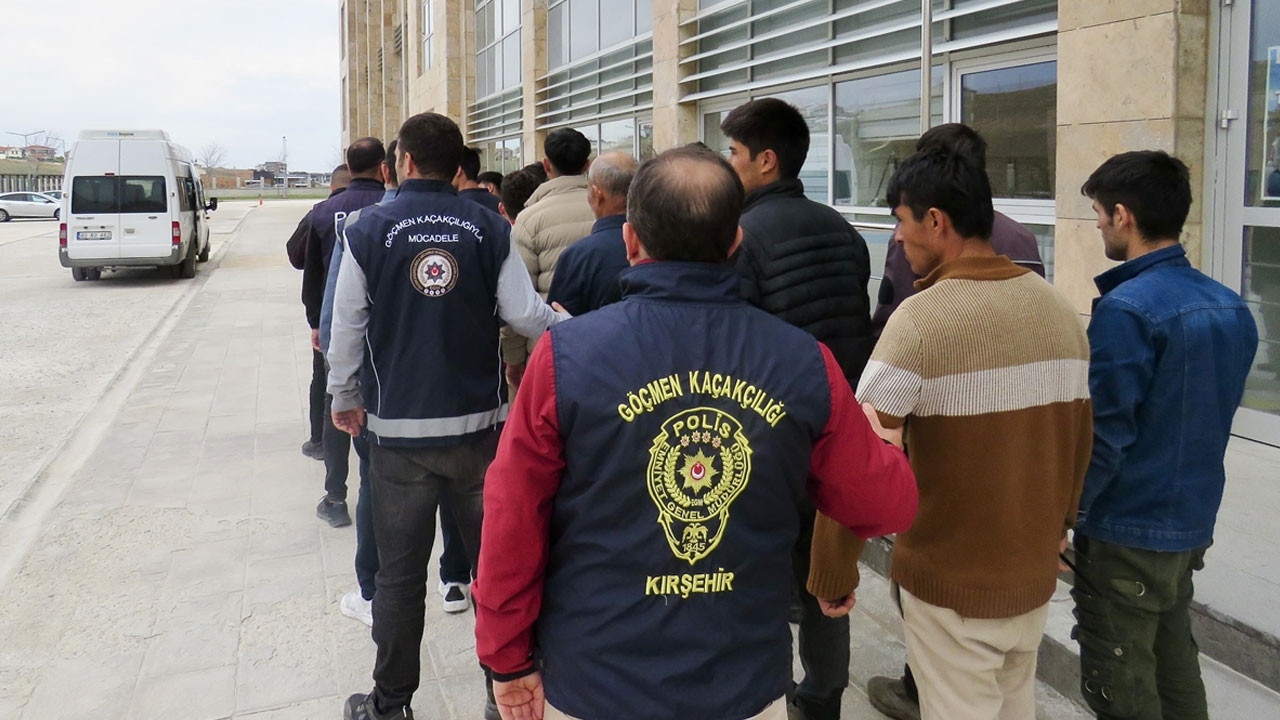 Kırşehir'de 18 düzensiz göçmen yakalandı
