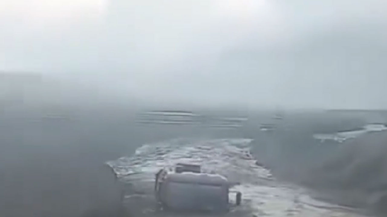 Ankara sele teslim oldu! Ayaş’ta itfaiye aracı sele kapıldı