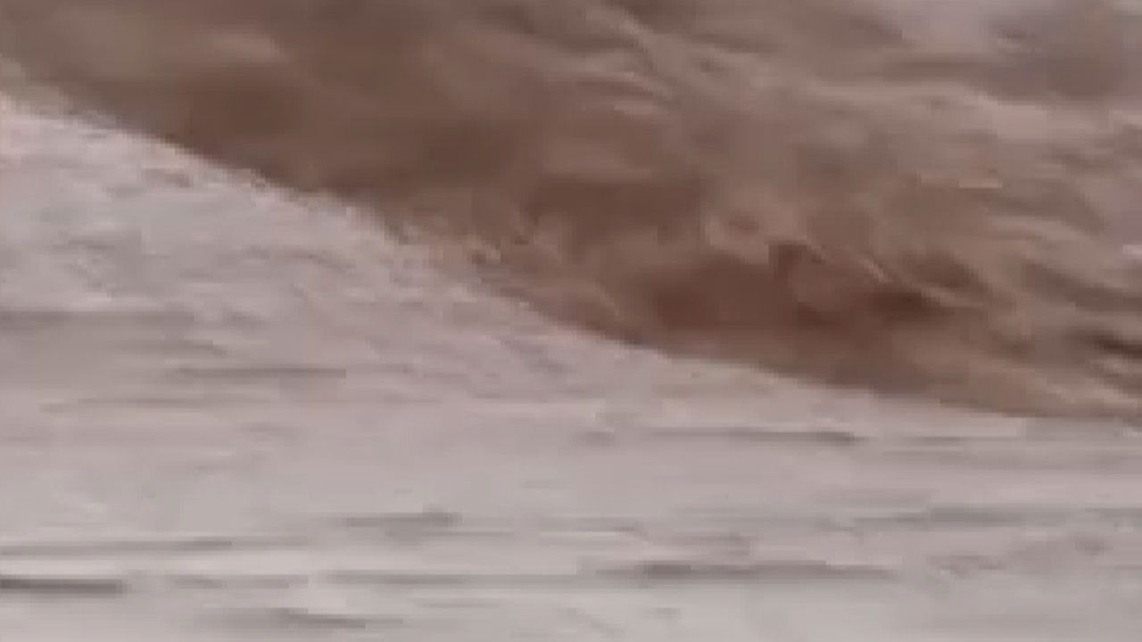 Haymana'da etkili olan sağanak yağış hayatı felç etti