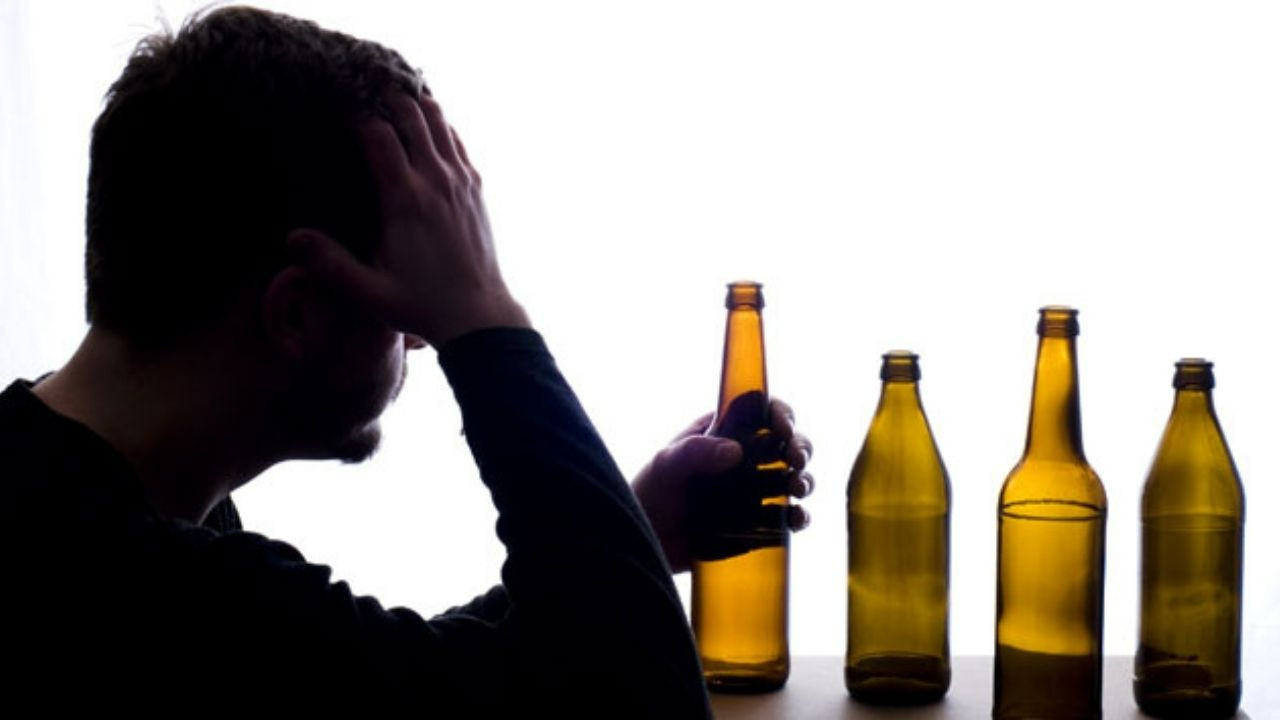 Sosyal medyadaki alkol reklamları gençleri nasıl etkiliyor?