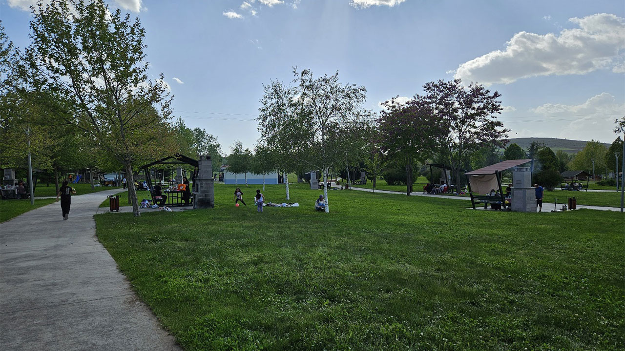 Ankaralılar Peçenek Mesire Alanı'nda doğayla buluştu