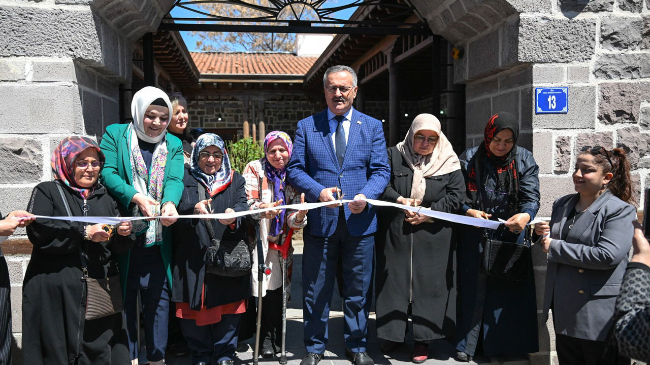 Altındağlı kadınların el emeği görücüye çıktı