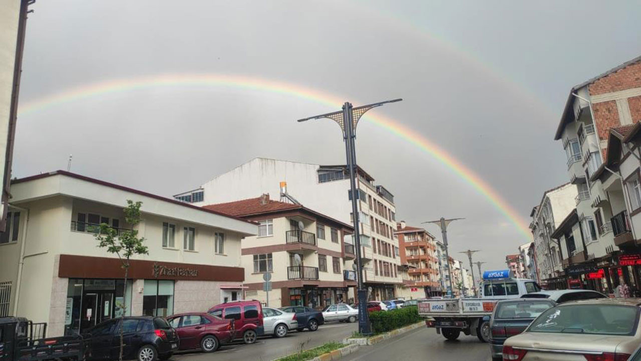 Yozgat'ta gökkuşağı, renk cümbüşü sundu