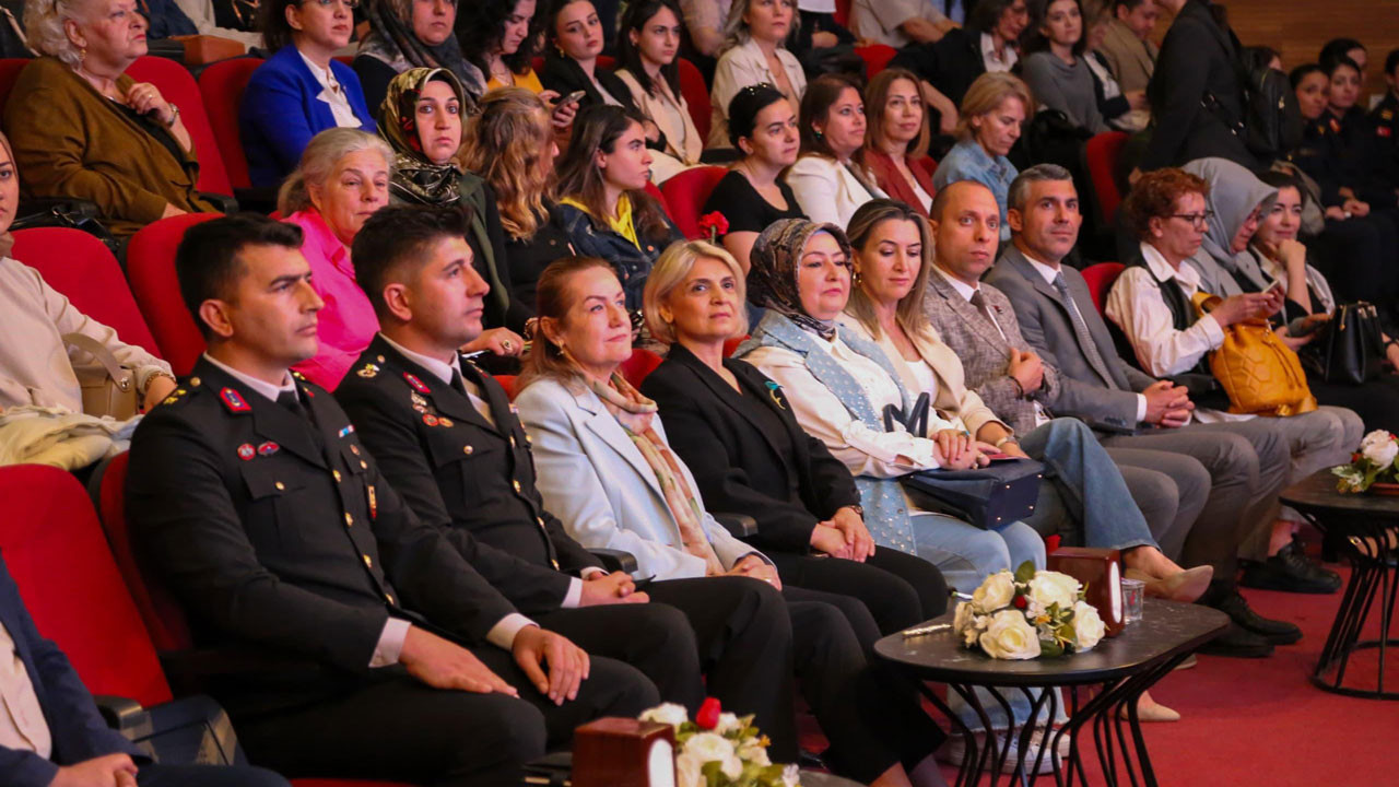 Etimesgut İlçe Jandarma Komutanlığı’ndan Anneler Günü'ne özel anlamlı seminer