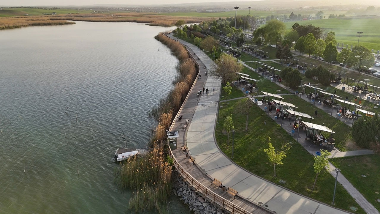 Ankara Mogan Gölü’nde büyüleyen görüntü! Mogan Gölü nerede, ne yapılır?