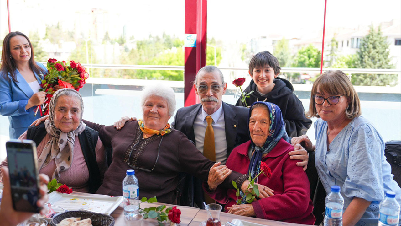 Etimesgut Belediyesinden annelere çiçekli sürpriz