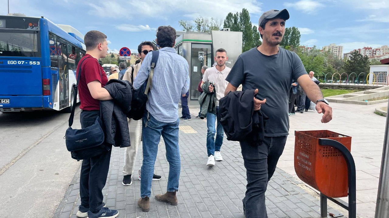 Koru metro durakları insan yığını: Mahalleli şikayetçi