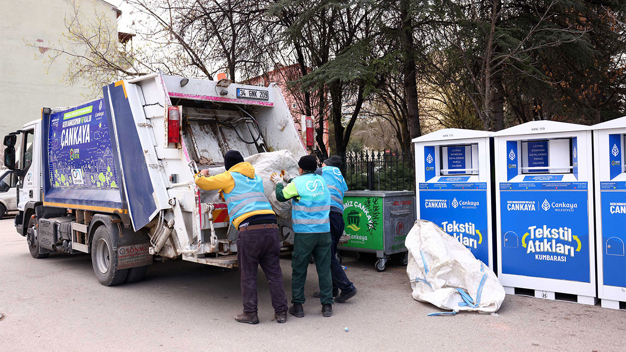 Çankaya'da kullanılmayan giysiler hem geri dönüşüyor hem iyiliğe dönüşüyor