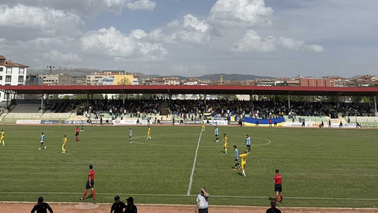 Çubukspor FK'nin 3. Lig umutları gelecek seneye kaldı! 5 gollü maçta kazanan Çankırı FK