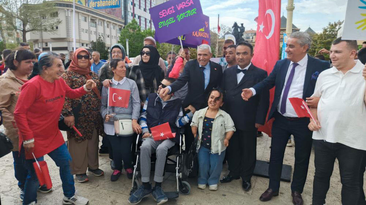 Kırşehir Beyazay Derneği, Engelliler Haftası için yürüdü