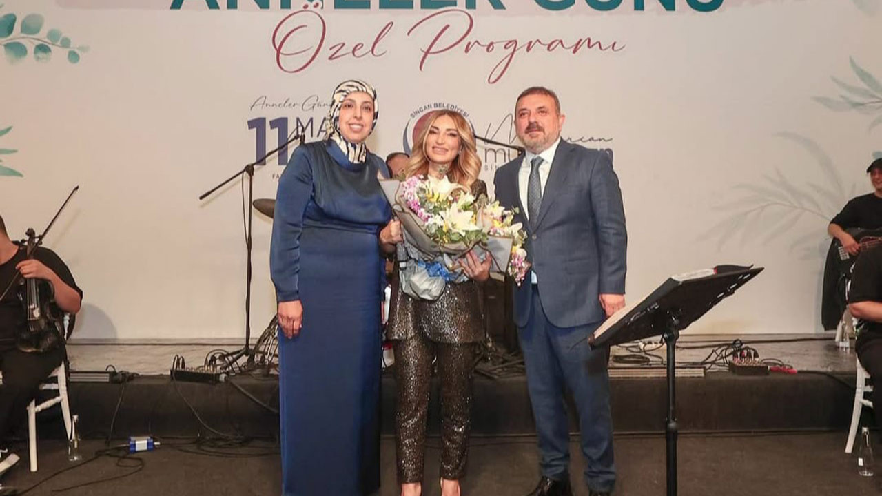 Sincan’da Anneler Günü'nde Aysel Yakupoğlu rüzgârı: Kadınlar konserde doyasıya eğlendi