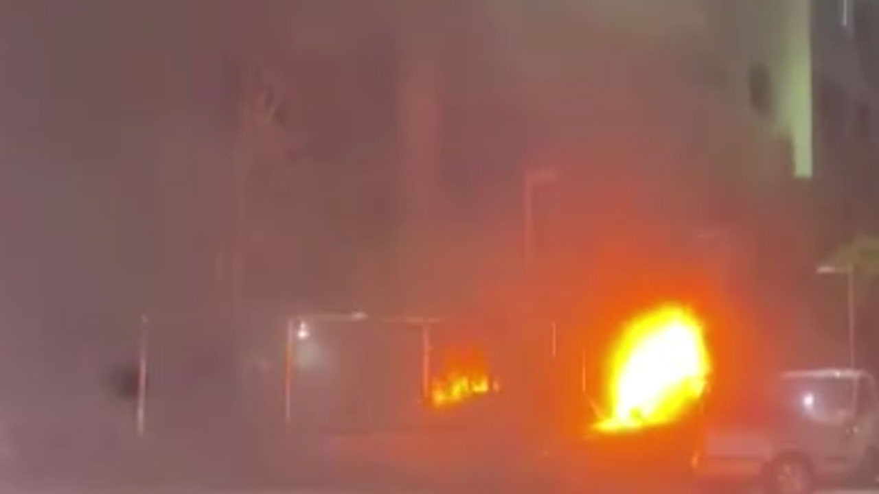 Etimesgut'ta seyir halindeki otomobil alev topuna döndü! Araç kullanılamaz hale geldi!