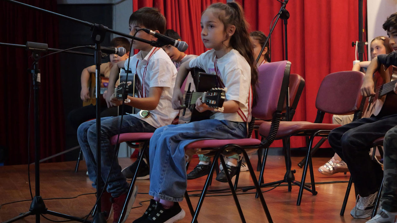 Etimesgut’ta genç yeteneklerden unutulmaz gitar konseri