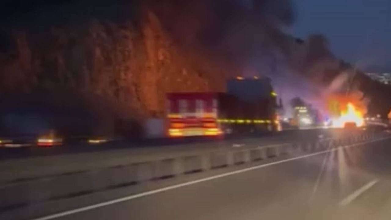 Ayaş'ta seyir halindeki otomobil alev alev yandı! Otomobil küle döndü