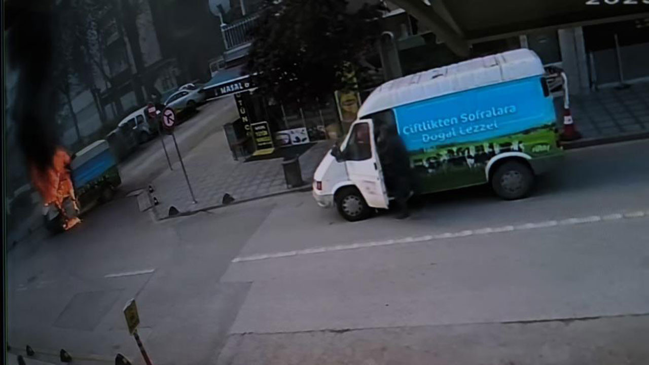 Kırşehir'de vites kutusu arızalanan kamyonet alev aldı