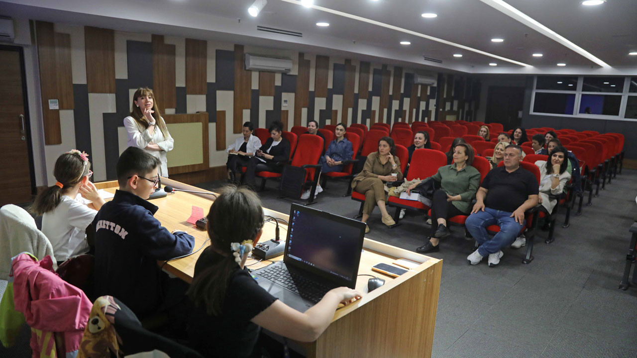 Çankaya Belediyesi yaz atölyelerinde çocuklarla fikir toplantısı yapıldı