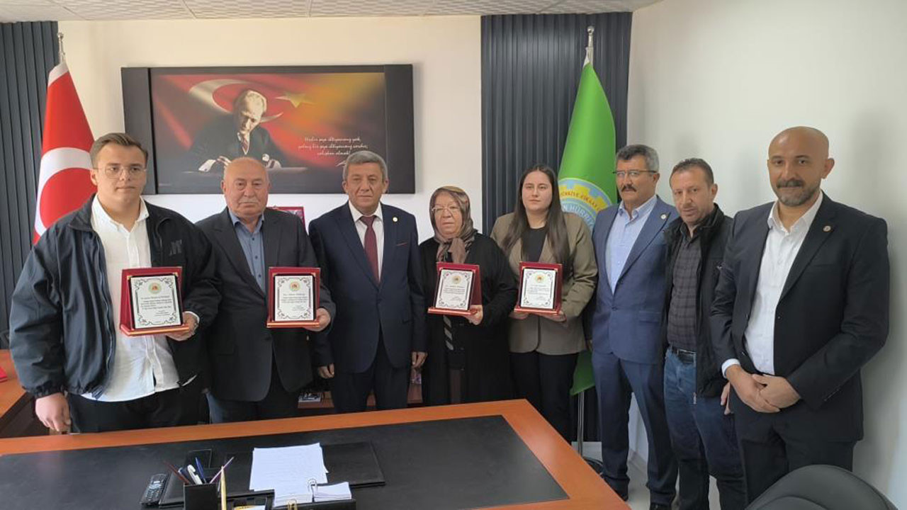 Kırşehir’de Dünya Çiftçiler Günü'nde genç ve yaşlı çiftçiler ödüllerini aldı