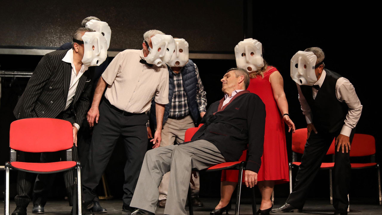 Emekliler Tiyatrosu’ndan “Rumuz Goncagül” büyük alkış aldı