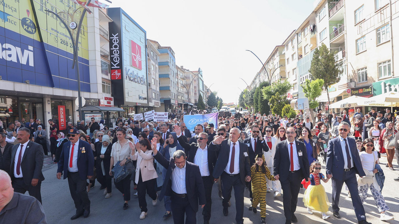 Sincan’da aile ruhu sokaklara taştı: “Büyük Aile Yürüyüşü” coşkuyla gerçekleşti