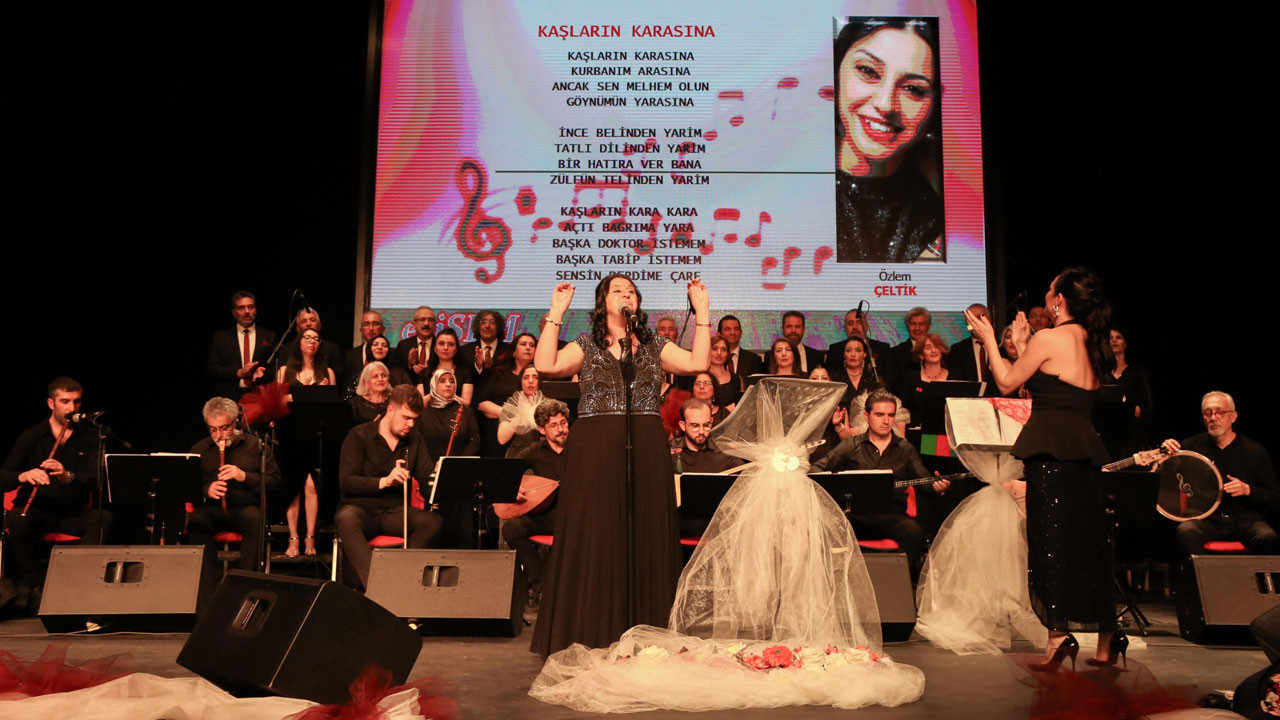 “Bizim Türküler” konseri ayakta alkışlandı