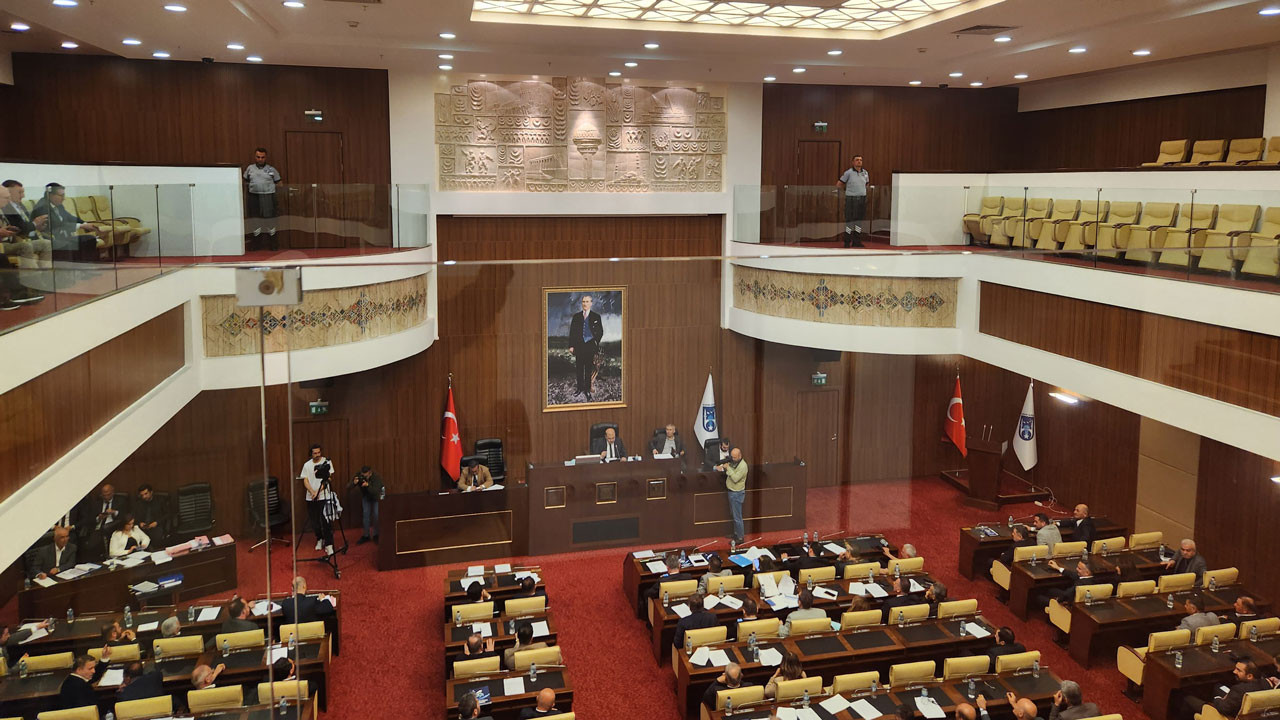 ABB Meclis Toplantısında Mansur Yavaş tartışması! AK Parti'li Yalçın: CHP dönemi Ankara'yı geriye götürdü!