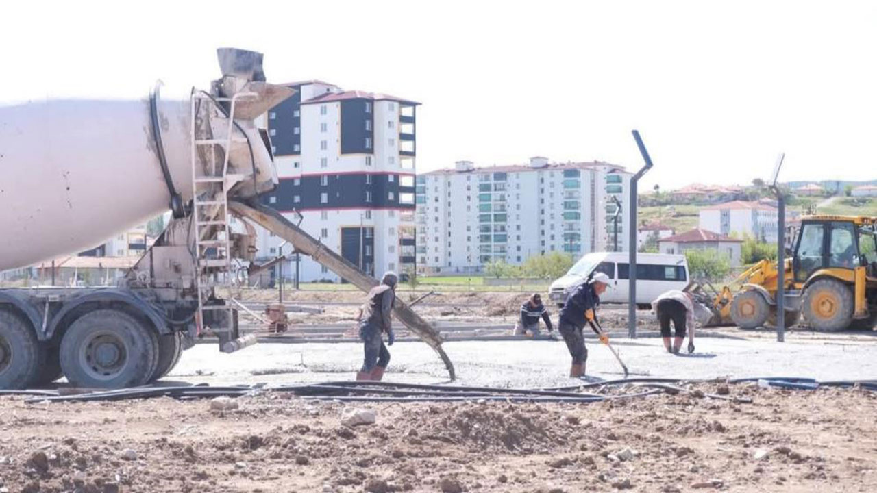 Yozgat Sorgun’da asfalt ve çevre düzenleme çalışmaları kesintisiz sürüyor