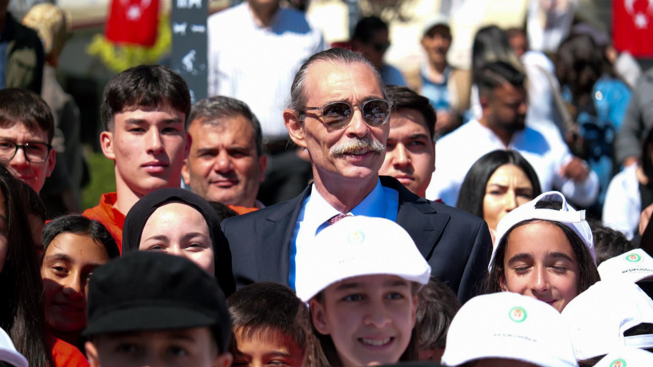 Etimesgut’ta 19 Mayıs coşkusu Cumhuriyet Meydanı’nda yaşandı