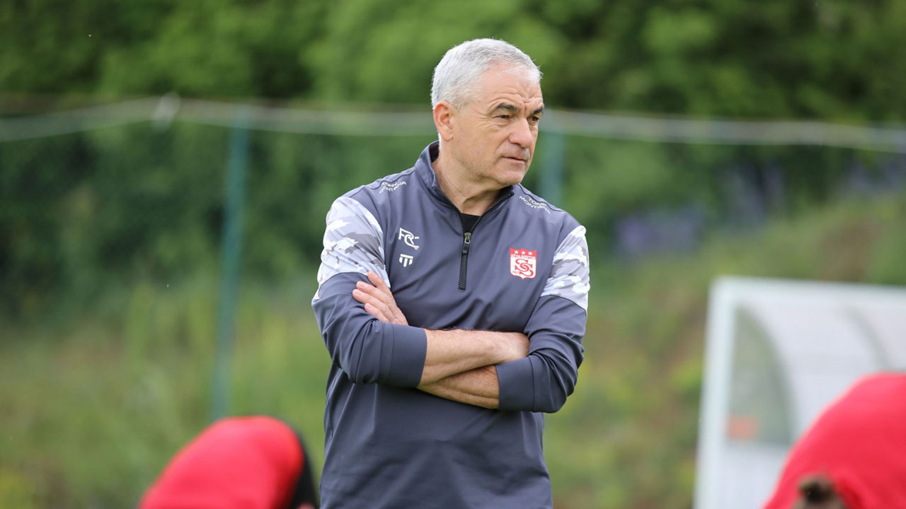 Süper Lig'de en fazla maça çıkan Rıza Çalımbay’dan ulaşılması güç başarı! 2 takımı küme düştü, puan ortalaması dibe vurdu