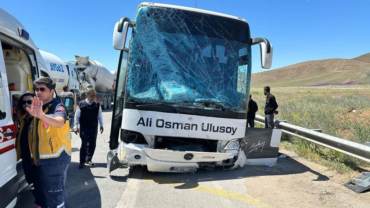 Kırıkkale’de yolcu otobüsü EDS direğini devirip karşı şeride geçti