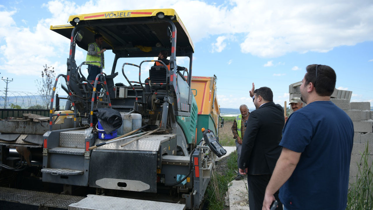 Kahramankazan’da asfalt mesaisi aralıksız sürüyor