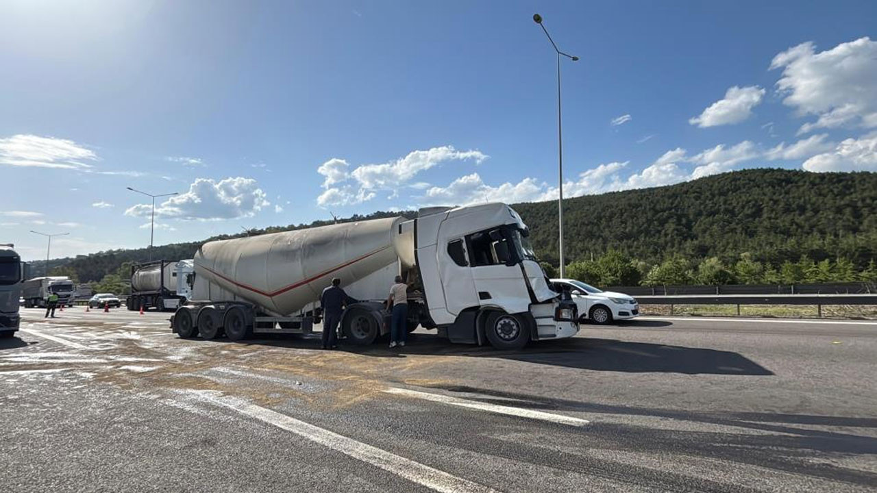 TEM Otoyolu feci kaza! 2 TIR çarpıştı!