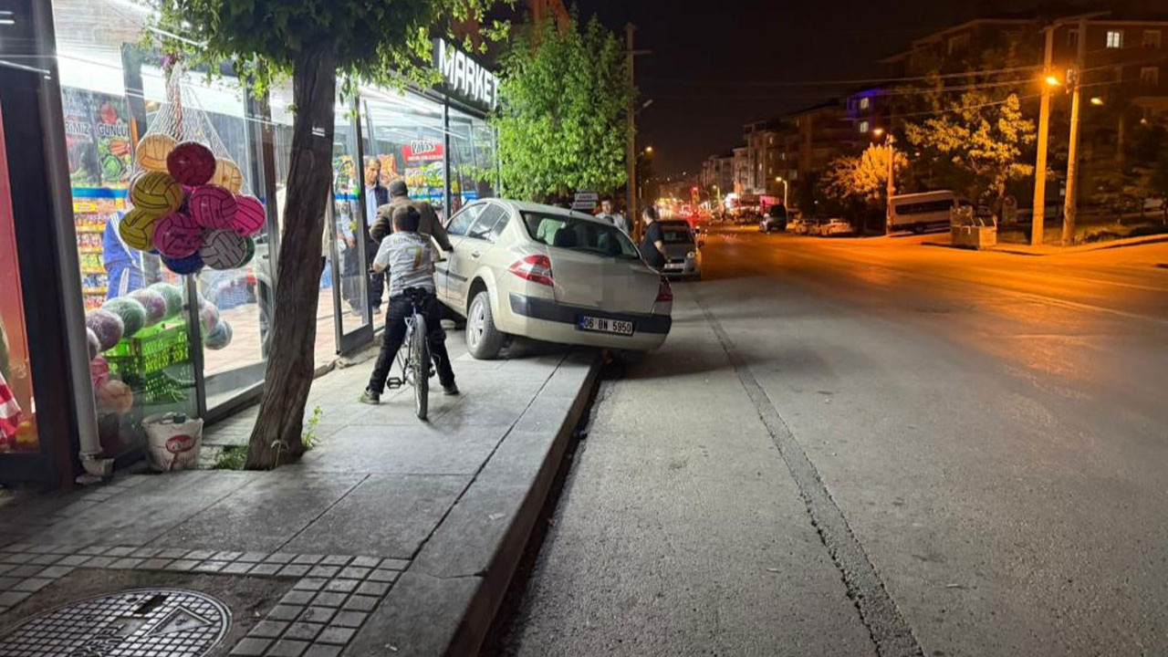 Sincan'da kontrolden çıkan otomobil markete daldı! Mağazada hasar meydana geldi!