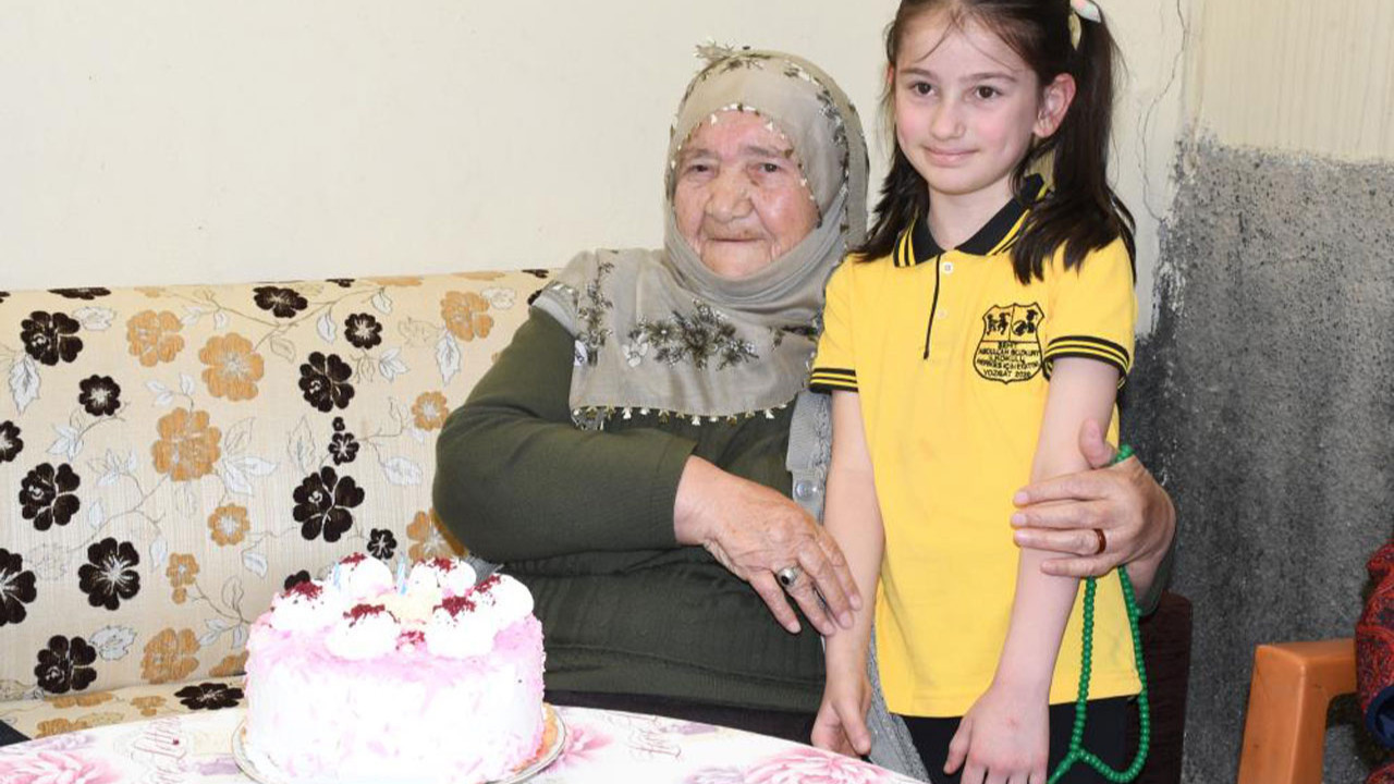 Yozgat’ta 114 yaşındaki Makbule Nine’ye gülümseten jest