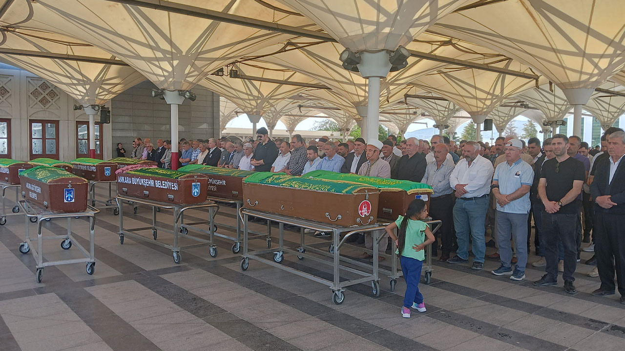 Ankara'da sır dolu şekilde ölen 14 yaşındaki Sultan Yılmaz, gözyaşlarıyla toprağa verildi