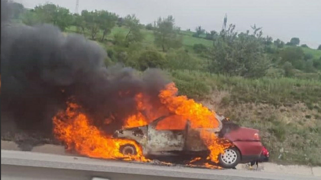 Ankara’da seyir halindeki araç alev aldı