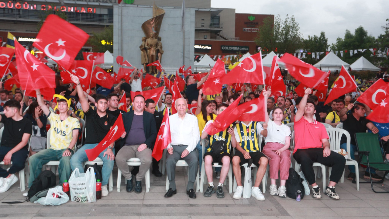 Yenimahalle'de Fenerbahçe Beko'nun THY Avrupa Ligi Dörtlü Final şampiyonluk maçı izlendi