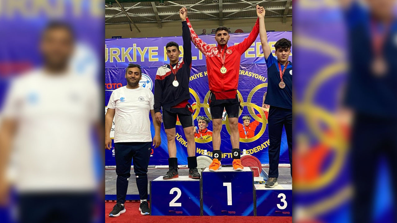 Kahramankazan Belediyespor, halterde Türkiye Şampiyonu!