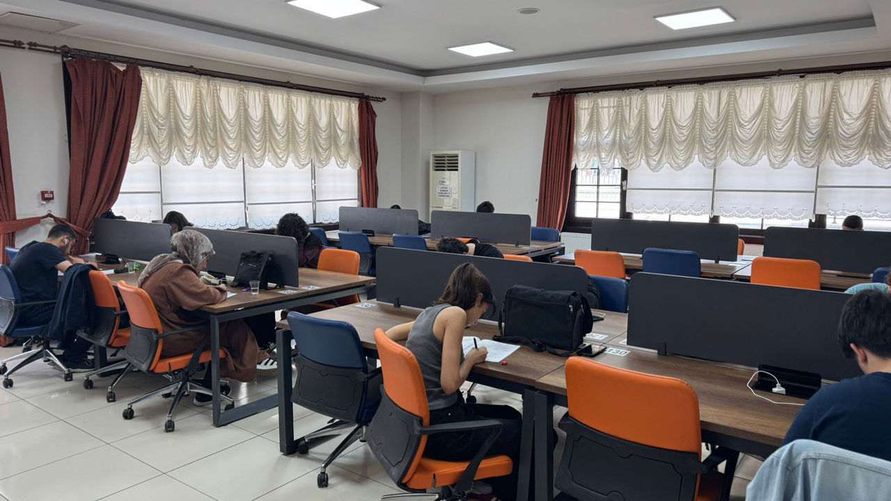 Sincanlı Gençler Millet Kıraathanelerinde AYT provasında