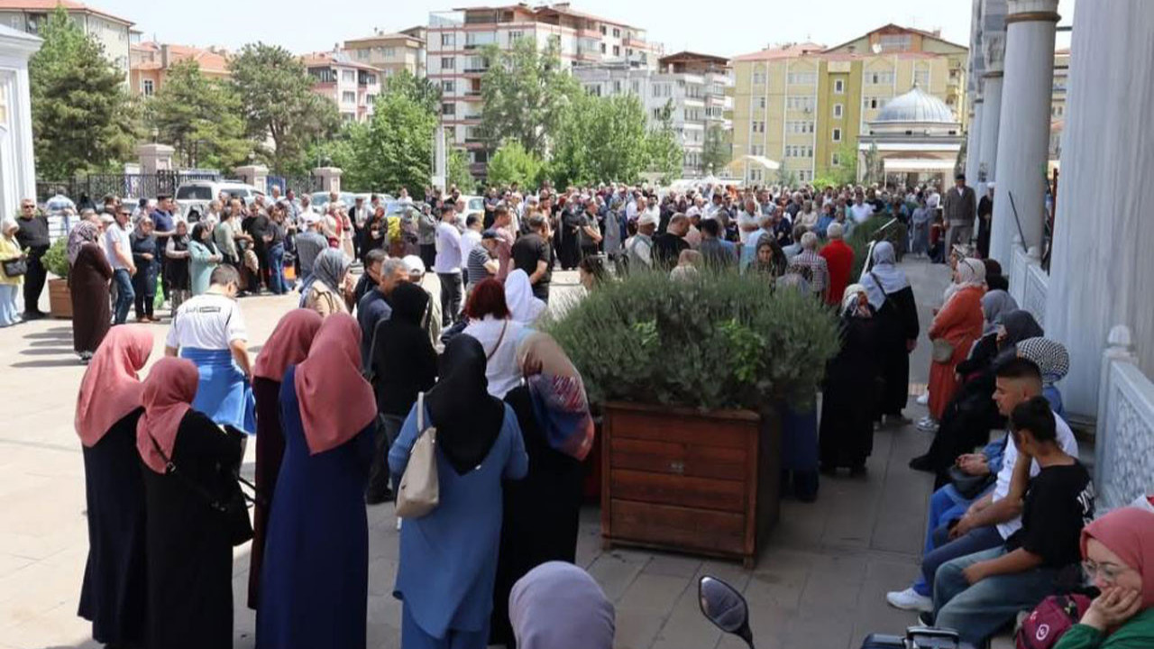 Kırıkkale’de hacı adayları kutsal topraklara dualar eşliğinde uğurlandı