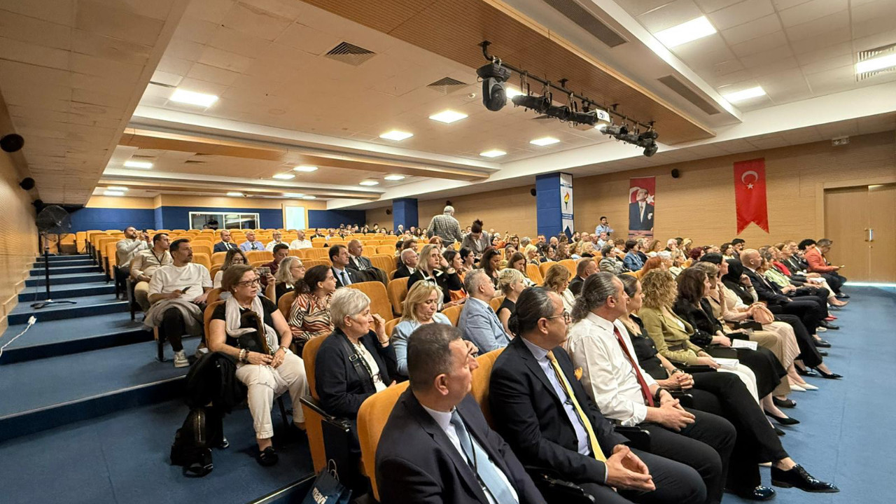 TÜSİAV’dan eğitimin çınarlarına ödül!