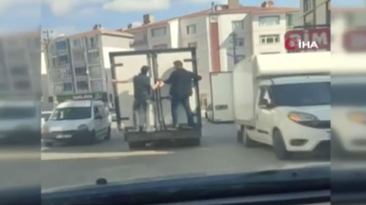 Ankara’da tehlikeli yolculuk kamerada: Sincan'da gençler canlarını hiçe saydı