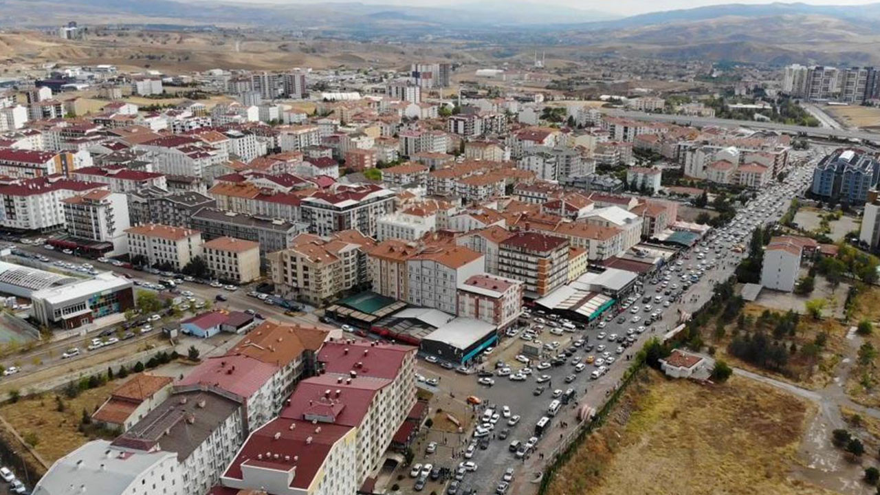 Kırıkkale’de 4 kaymakamın görev yeri değişti, 2 ilçeye yeni kaymakam atandı