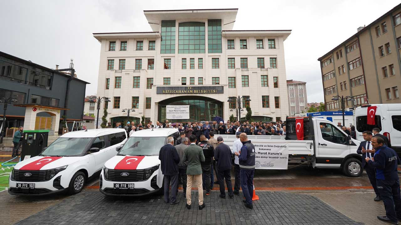 Kızılcahamam Belediyesine 42 yeni araç teslim edildi! Başkan Acar'dan Bakan Kurum'a teşekkür
